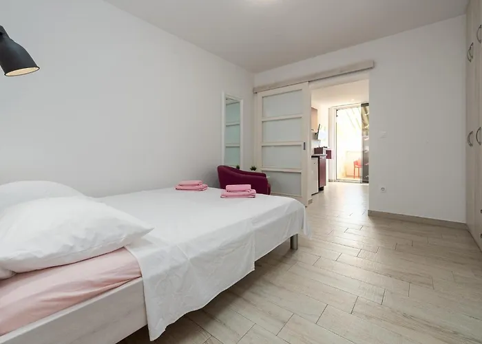 Lovely In With Wifi Apartament Povljana
