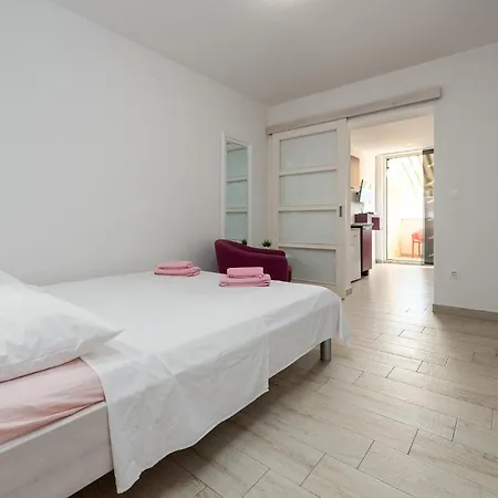 Lovely In With Wifi Apartment Povljana