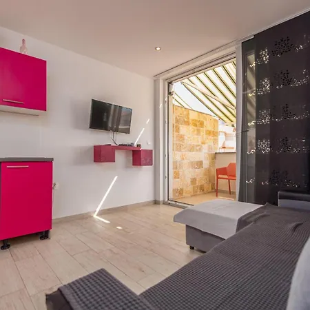 1 Bedroom Lovely In Apartamento