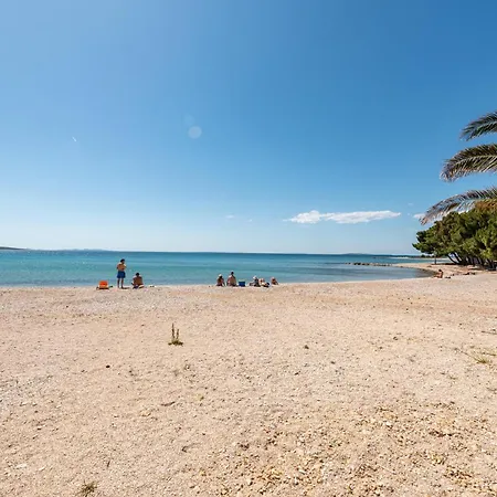 1 Bedroom Lovely In Διαμέρισμα Povljana